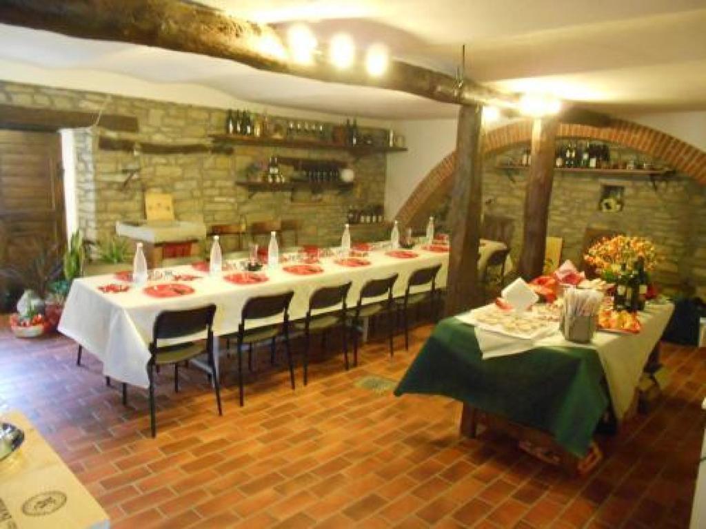 Il Grappolo In Langa Villa Monastero Bormida Exteriör bild